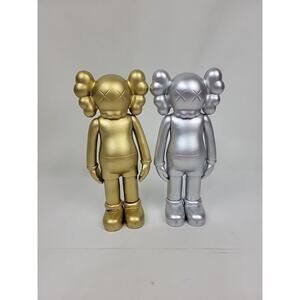 2 KAWS Companions - KAW..04 Plastic 7" Gold & Silver Medicom